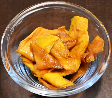 Mangostücke getrocknet